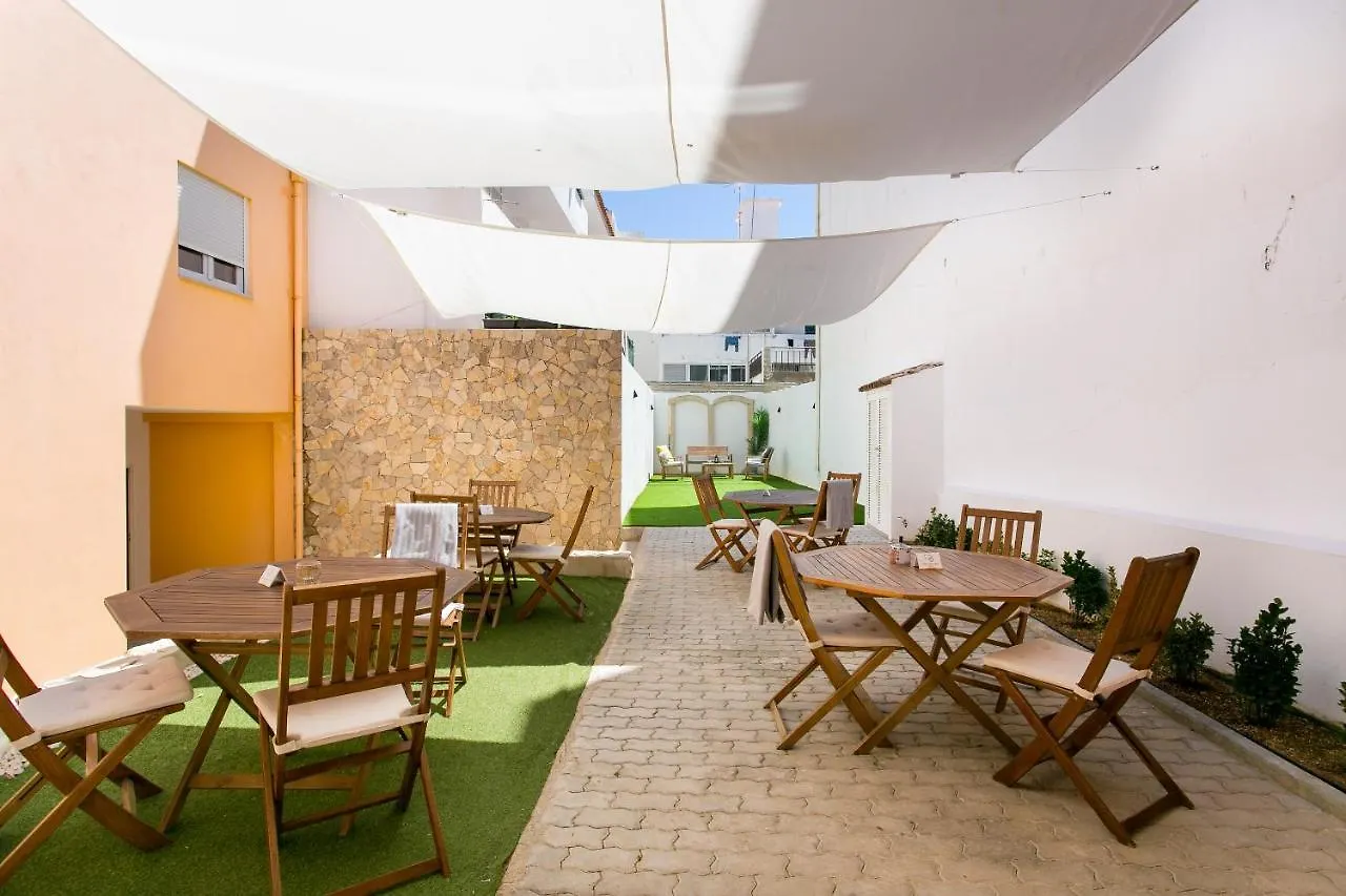 Casa Amarela Guesthouse Albufeira 2*,  Portugal