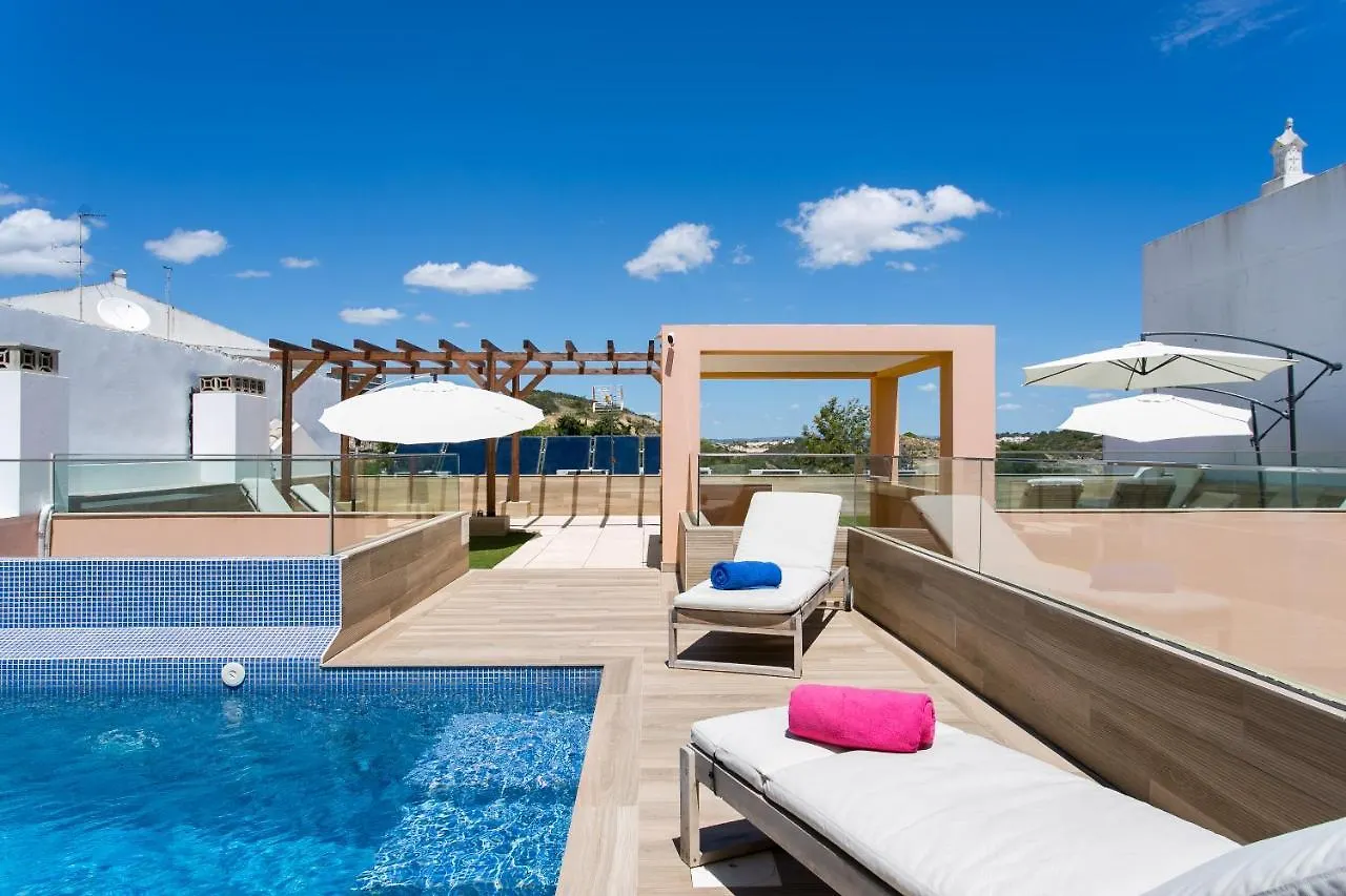 Casa Amarela Guesthouse 알부페이라