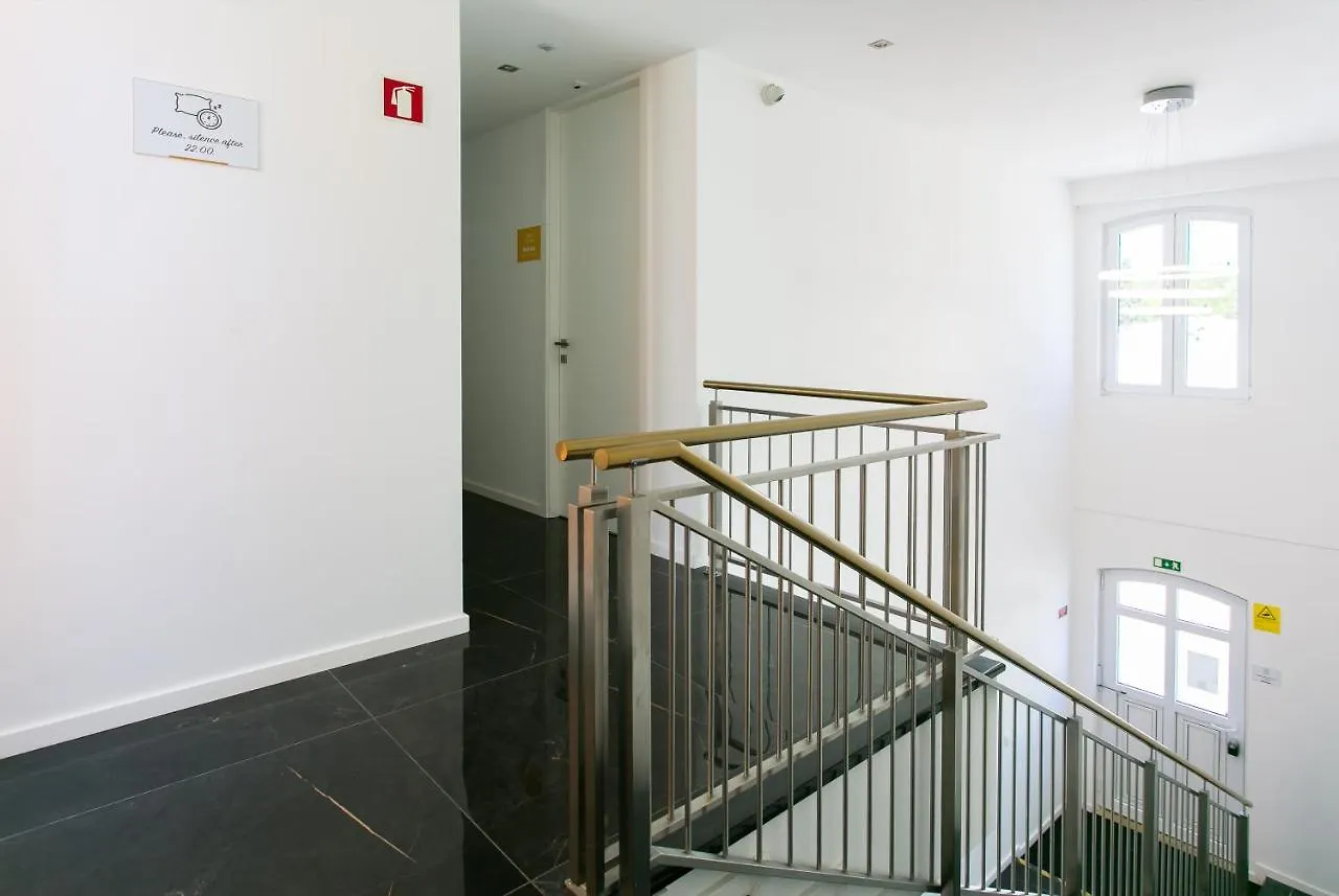 Casa Amarela Guesthouse 알부페이라 2*,