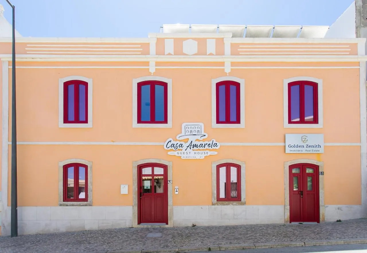 Casa Amarela Guesthouse 알부페이라 2*,  포르투갈