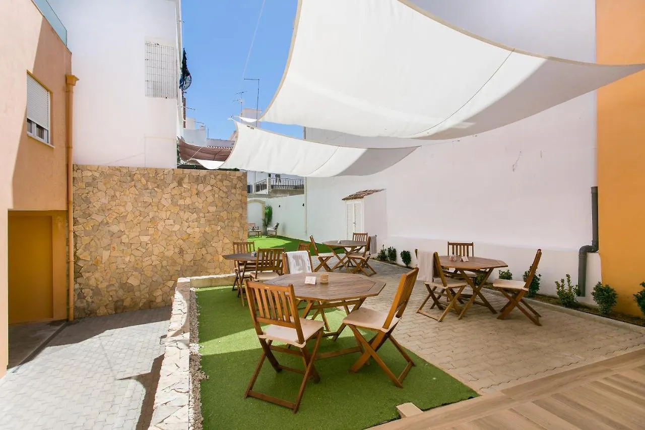 Casa Amarela Guesthouse 알부페이라