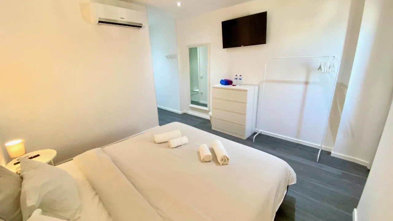 Casa Amarela Guesthouse 알부페이라 2*,  포르투갈