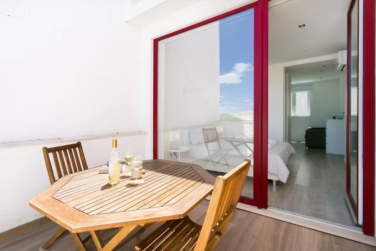 Casa Amarela Guesthouse 알부페이라 2*,  포르투갈
