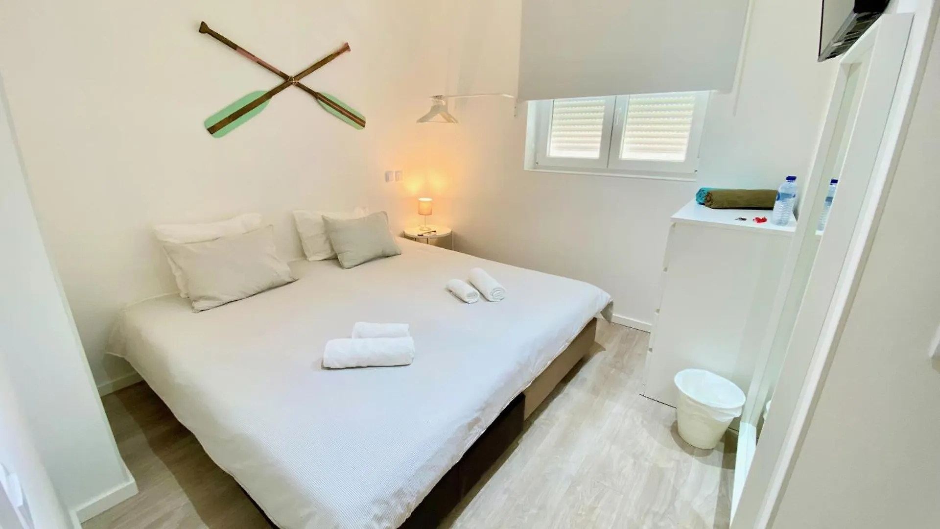 Casa Amarela Guesthouse 알부페이라 2*,  포르투갈