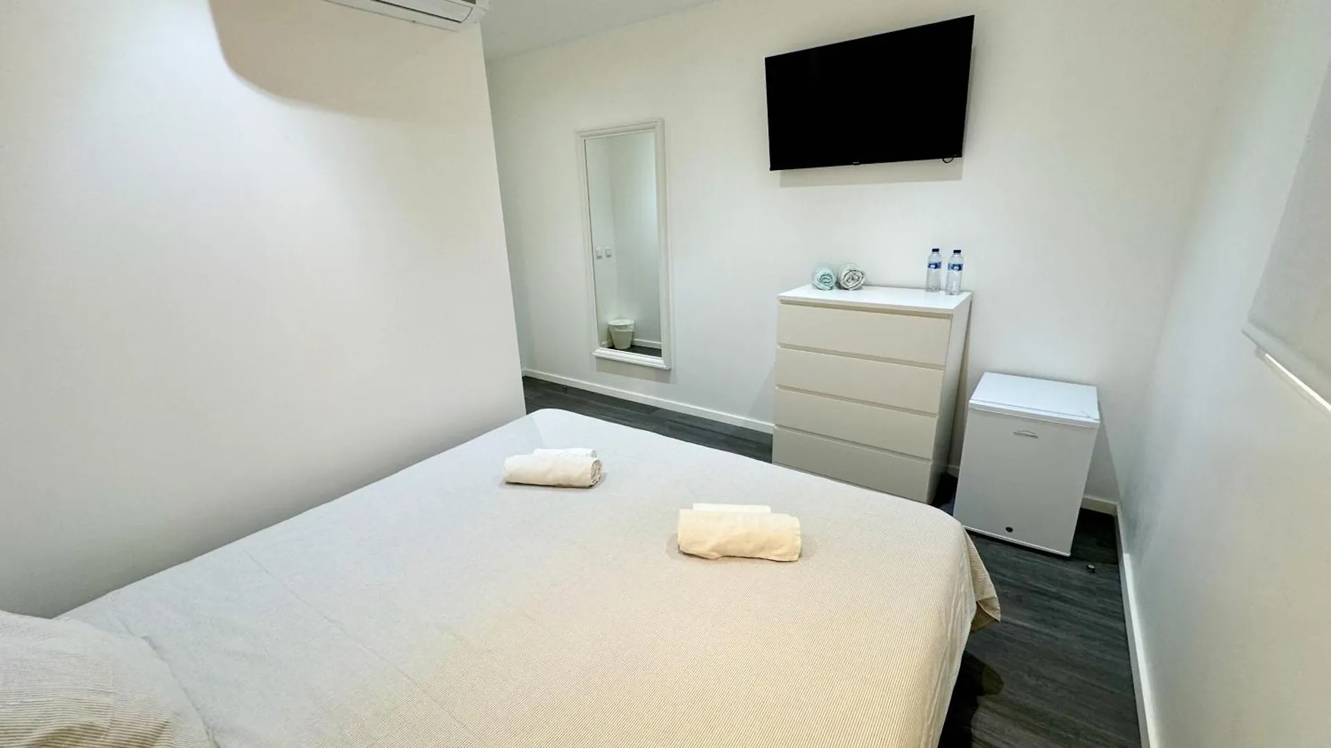Casa Amarela Guesthouse 알부페이라 2*,  포르투갈