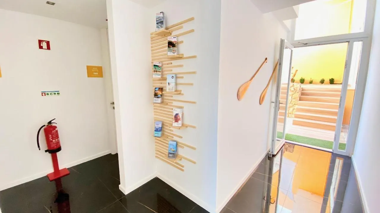 Casa Amarela Guesthouse Албуфейра