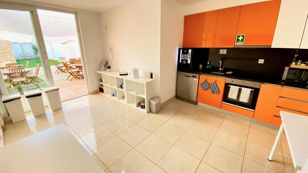 Casa Amarela Guesthouse Албуфейра