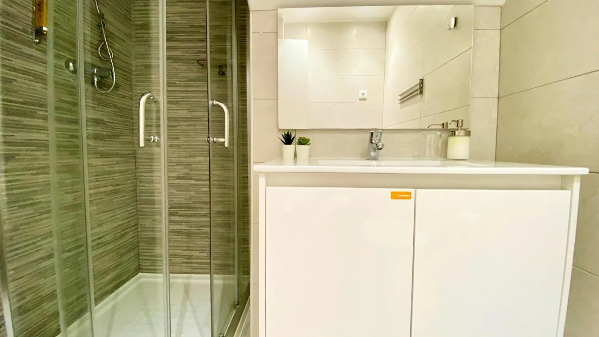 Гостевой дом Casa Amarela Guesthouse Албуфейра